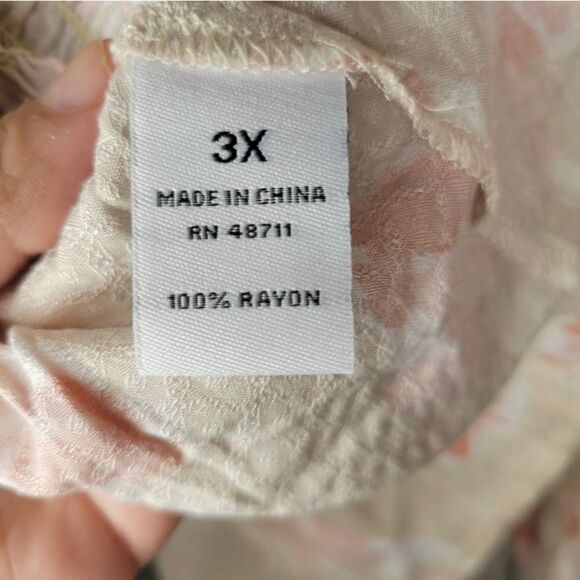 Ophelia Roe Cream & Pink Floral Smocked Peplum Top Plus Size 3X - Picture 5 of 6